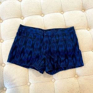 GAP women’s black and blue patterned shorts
